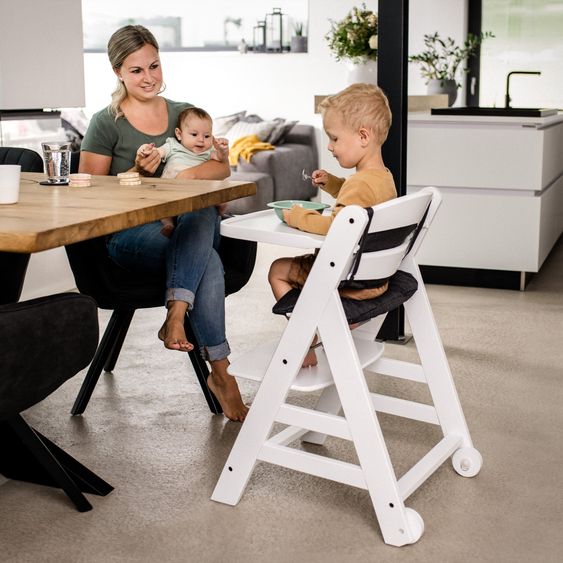 Hauck Beta Plus White 5-tlg. Newborn Set - Hochstuhl + 2in1 Neugeborenen-Aufsatz & Wippe + Essbrett + Sitzkissen