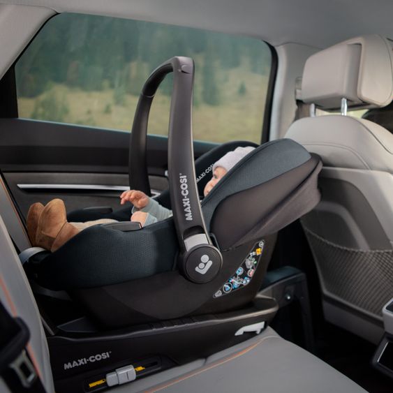 Maxi-Cosi Seggiolino auto CabrioFix i-Size dalla nascita a 15 mesi (40-75 cm) e riduttore di seduta, capottina parasole - Essential Graphite